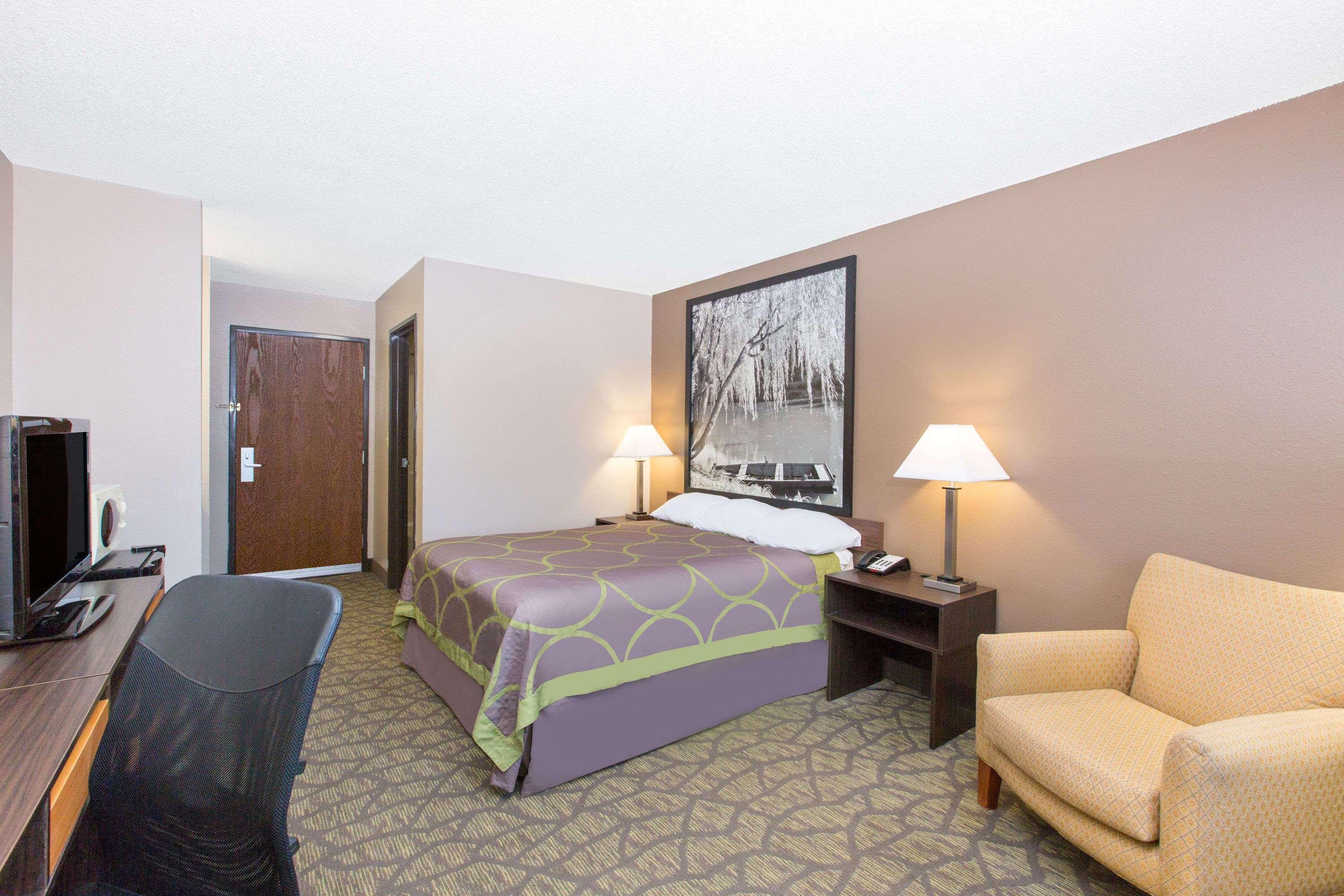Hotel Super 8 By Wyndham 2*